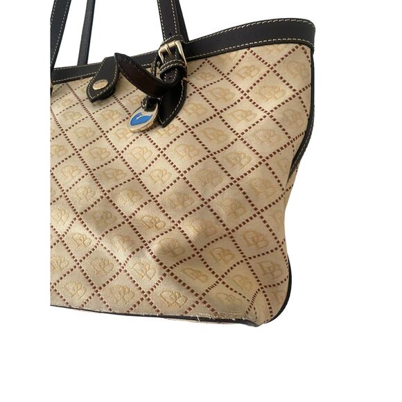 Dooney & Bourke Classic Signature East West Tote Bag - Picture 8 of 12